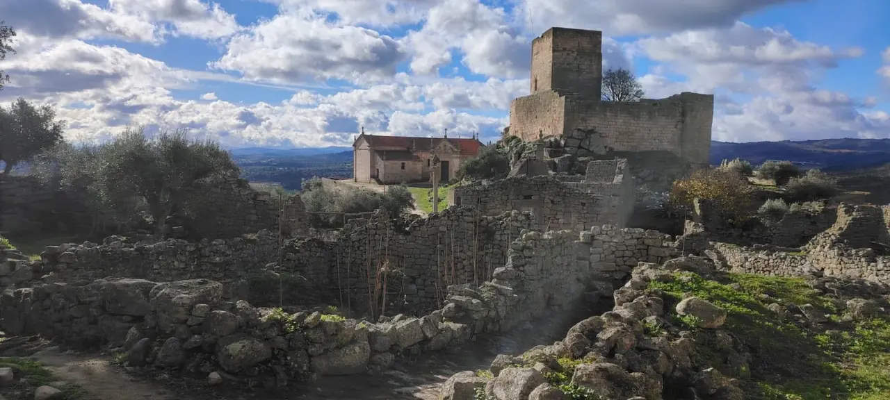 Castelo de Marialva e as ruínas da vila medieval, uma das Aldeias Históricas de Portugal