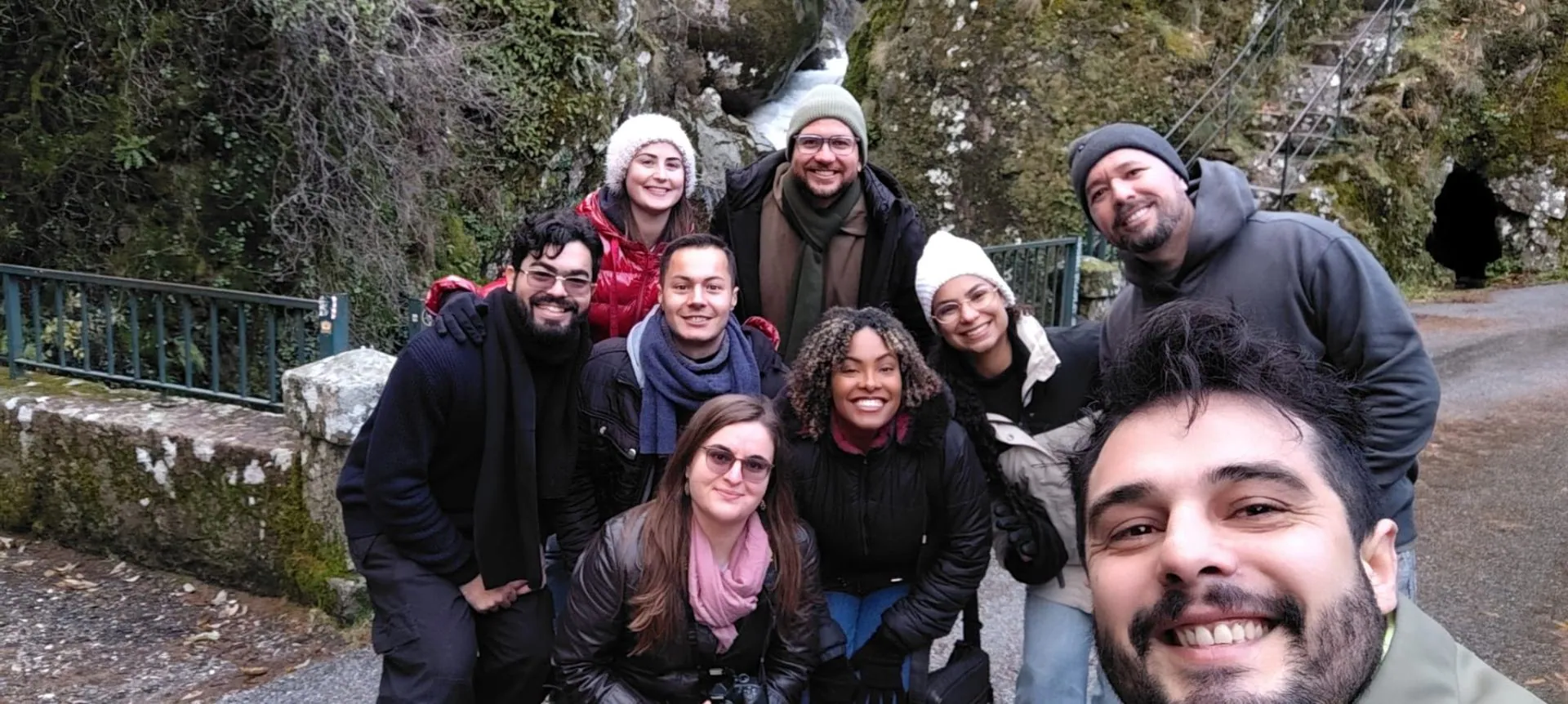Grupo em cascata escondida da Serra da Estrela